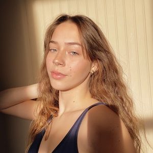 Meet your Posher, Caitlin